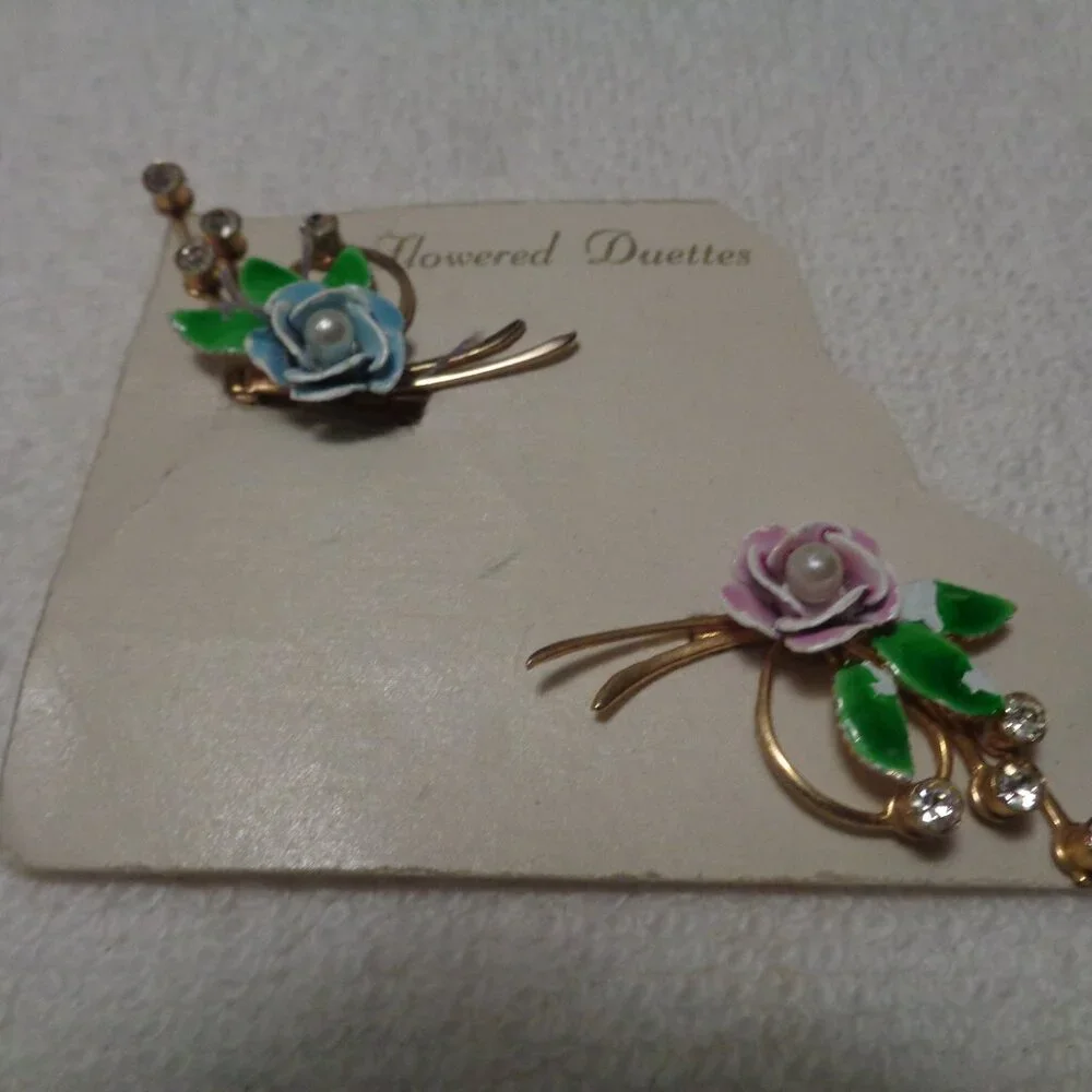1950s VINTAGE BEJEWELED TINY FLORALS PINS SET LOT